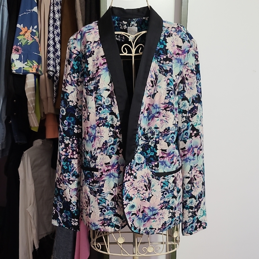 Floral Blazer with Black Lapel
